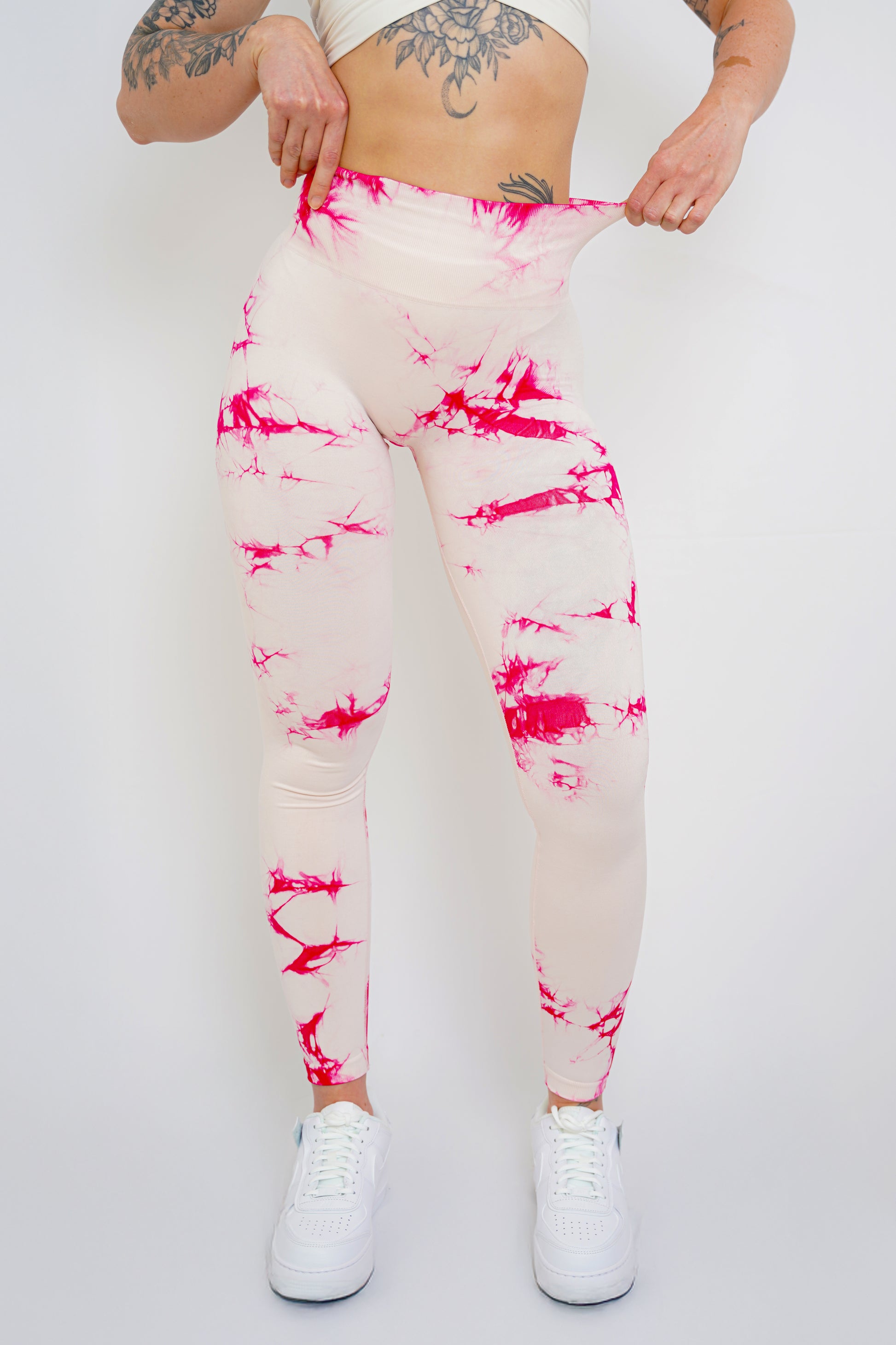 Gymholic High-Waisted Workout Leggings for Women – White/Pink Pattern 